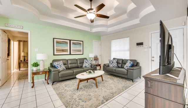 Pet-Friendly Edinburg Apartment with Pool Access!