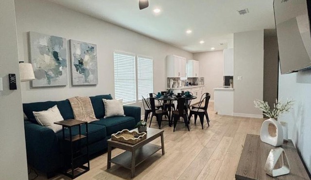 Pierce Haven, Modern Retreat with Private Patio