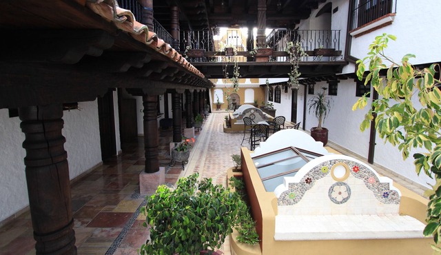 Plaza San Cristóbal Inn