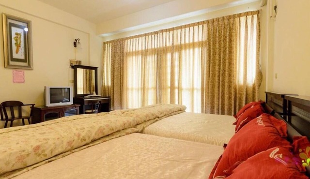 Plum Inn 1