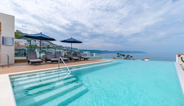 Prime Location in Luxury Zona Romántica Condo