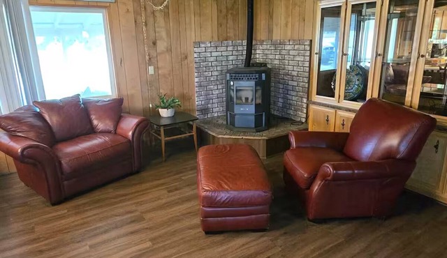 Private 3 Acre House + 30 amp Hookup. in Boardman