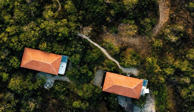 Private 4-Bedroom, 2-Pool Retreat — Nature, Silence & 5 min to Surf Point