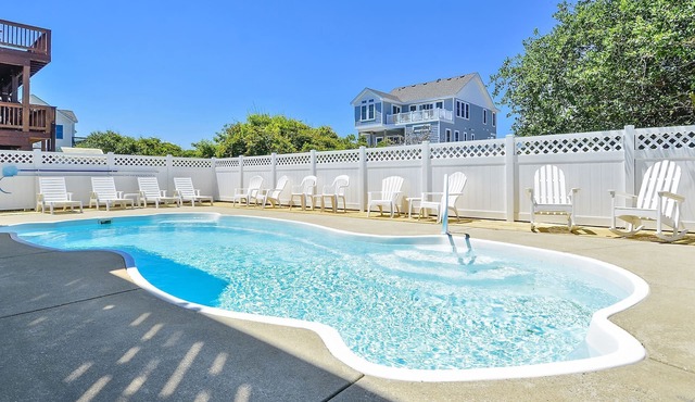 Private heated pool, hot tub, game room with pool table, Pet friendly! in Corolla