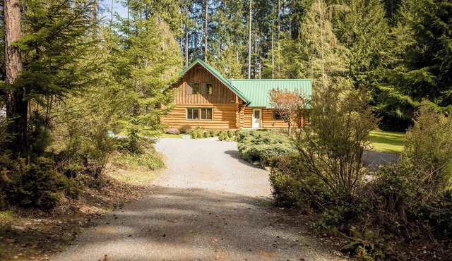 Private Log Cabin on Whidbey Island in Clinton