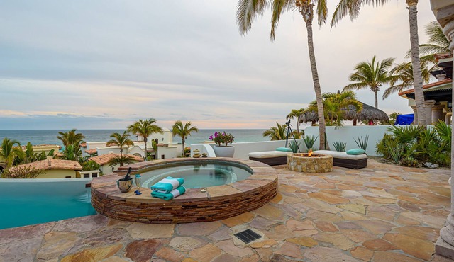 Private ocean view 4bd villa. Pet friendly. Steps to the Pristine Beach.