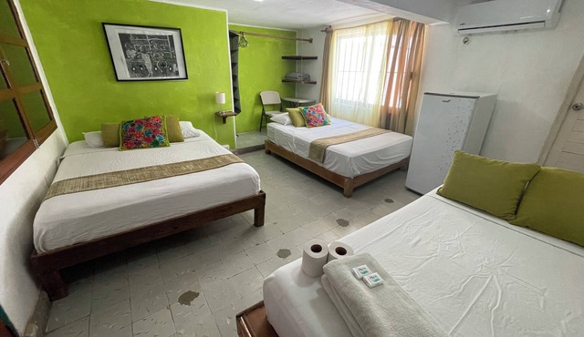 Private room for 5 people. A/C, TV, Wi-Fi, minibar, kitchen and living. Downtown | Isla Mujeres #2