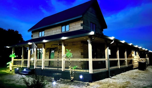 Private Spacious Cabin Retreat Sleeps 17 3 Full Baths Perfect for Groups in Crossville