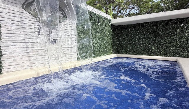 Private Suite Near Beach | Fast WiFi