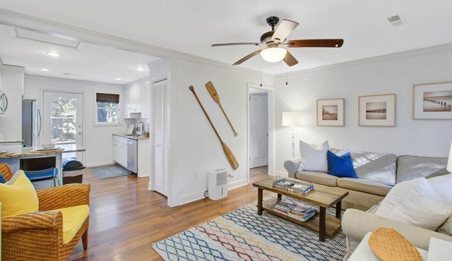 *PROFESSIONALLY CLEANED COASTAL Beach Chic Coastal Villa! Clean w/Large Yard! in Mt Pleasant