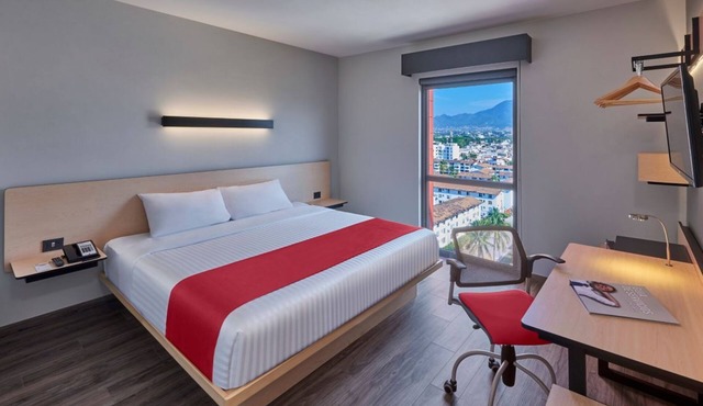 Puerto Vallarta Hotel Zone Stay – Marina, Beach, Dining & Shopping All Nearby