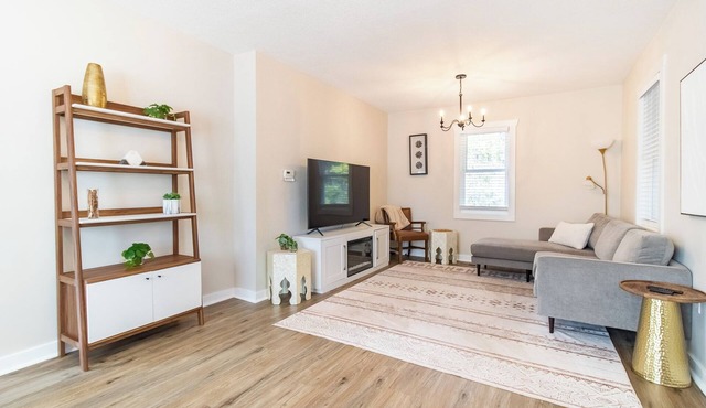 Quaint & Comfy Eudora House - Perfect for Families or Weekend Escapes in Eudora