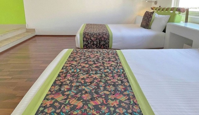 Quick & Comfortable: 2 Spacious Suites Perfect for Friends or Families