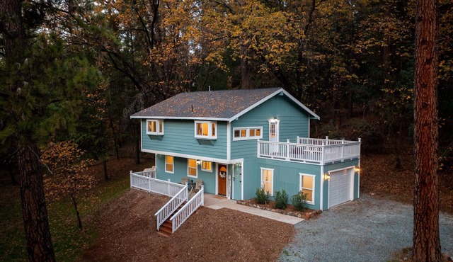 Quiet & Modern Cabin Near Wineries - Fire Pit and BBQ in Placerville