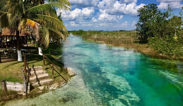 Quinta Mai, True Lakefront, Paradise Found! Great swimming, fabulous colors,