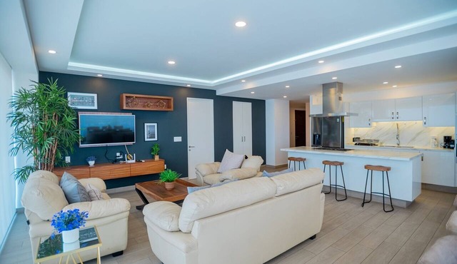 Real View Towers, Stunning 9th Floor 3BR, Near Andares