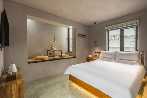 Reconstruct Space Hotel With Lobby Cafe Near Wangfujing in Beijing