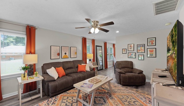 Relaxing 2BR 1BA Townhome Loaded Amenities Central Location Near I-40 in Jackson