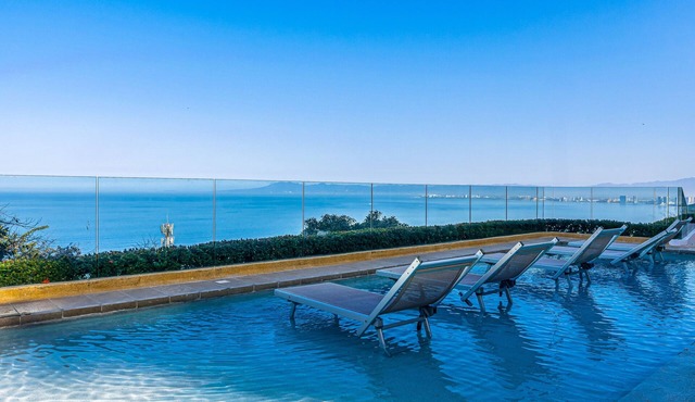 Relaxing coastal escape with panoramic views, pool, hot tub & sunny terrace