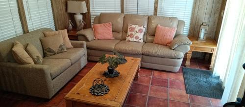 Relaxing golf course retreat