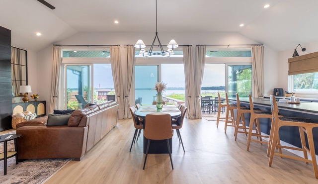 Relaxing Lakefront Escape with Hot Tub, Fire Pit, Kayaks & Paddle Boards in Interlachen