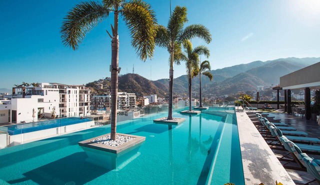 Relaxing Oasis in Zenith – Pool, Gym, and More!