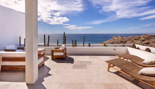 Relaxing Oceanside Penthouse with Stunning Views