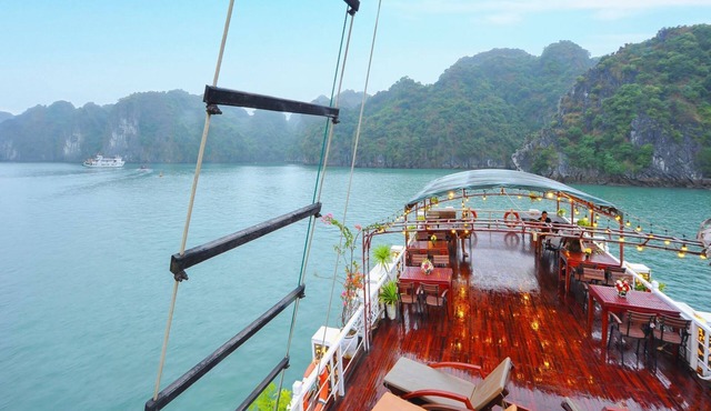 Renea Cruises Halong