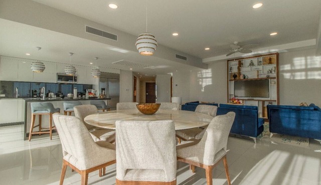 Resort with 3 bedrooms ocean front and AC in delightful Cancún
