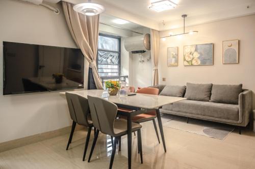 Returning Home-Two Bedroom LOFT-Family Travel-Cooking Available-Wanda Mall-Nanning College-Fantawild ASEAN Mythology-Qingxiu Mountain-Lengtang Village-Qianhai Life Insurance Hospital