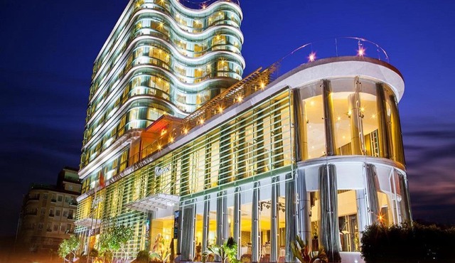 River Hotel