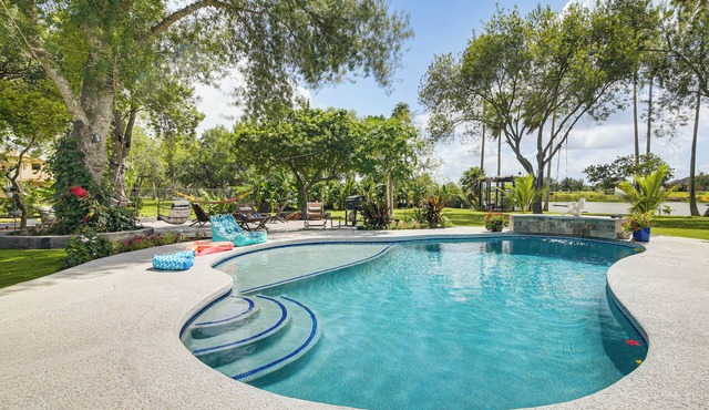 Riverfront Oasis w/Private Deck in Los Fresnos!