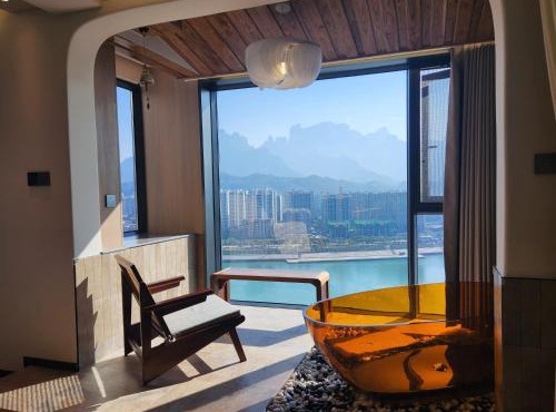 Riverside Hidieaway Homestay Free scenic spot introduction, ticket service Free one-way pick-up service at high-speed rail station Free one-way airport pick-up service Self-service laundry