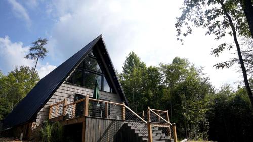 Romantic Escapes in this Stunning A-Frame in North Carolina with Access to a Private Hot Tub and Fire Pit in Dobson