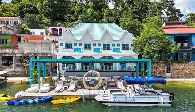 Room for 6 people with lake front balcony