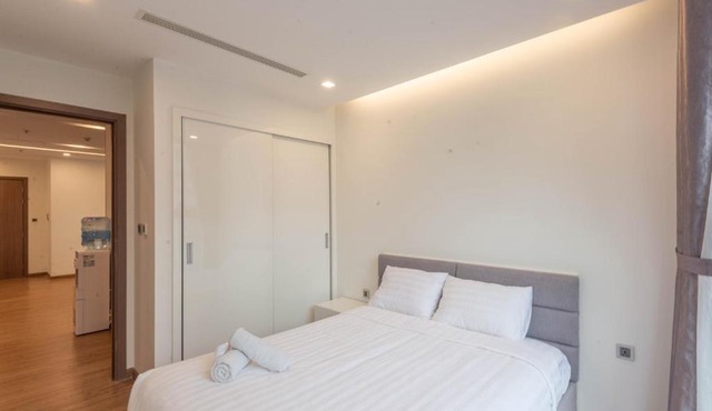 Royal Serviced apartment Vinhomes Metropolis