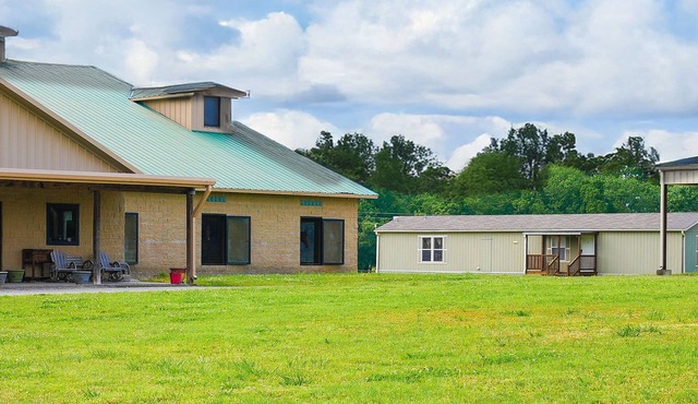 Rustic 2-bed/2-bath, Horse Ranch, HVAC, WiFi, Full kitchen, 5 min > town in Dewey