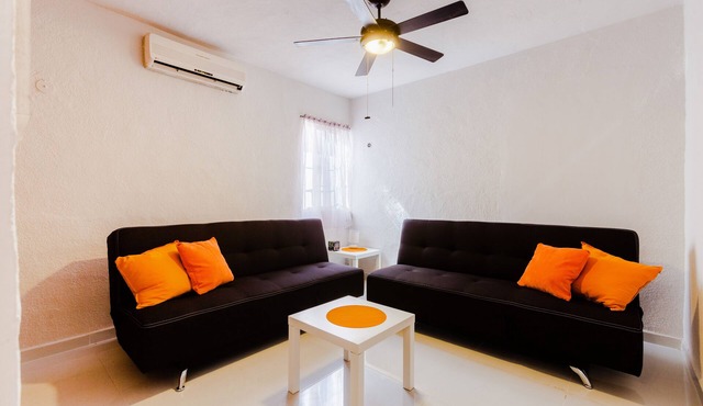 SALSEROS HOUSE -Steps away from Coco Beach. Salsa classes. Tailored Tours.