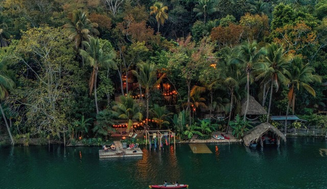 Samaya Lush Lakeside Apartment - Green Lotus