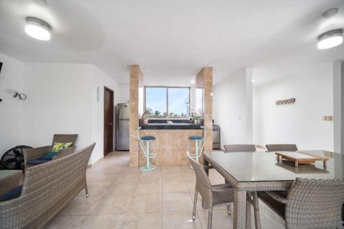 San Bruno TROPICAL Villa With POOL