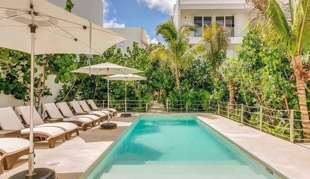 Santamar, Private Jacuzzi, Beach Club & 5 Pools