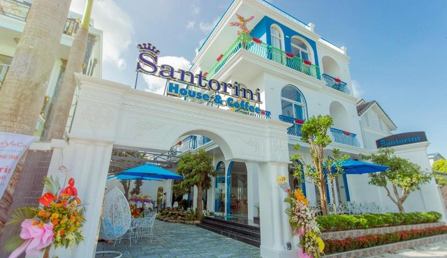 Santorini House and Coffee