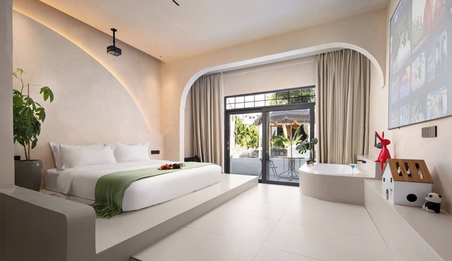 Sanya Qixili Hotel - Free two wheeled electric bike ride around the island
