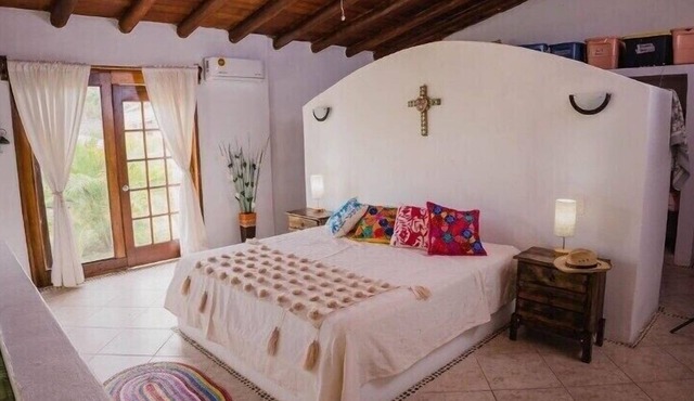 Secluded beachfront villa w/pool near Troncones and 30 min from Lazaro Cardenas