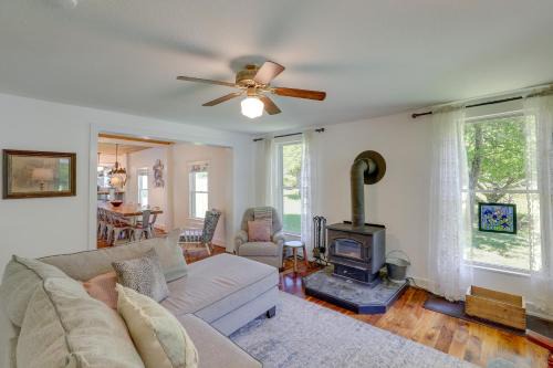 Secluded Marshall Farmhouse w/Hot Tub! in Mars Hill