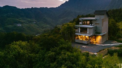 Secret Cliff Villa-Chinese-Free Pick Up Service, A free nutritious light meal, Free Afternoon Tea, Designer Hotel,Aesthetics Culture Experience, Bamboo forest,Healing& Secret Realm
