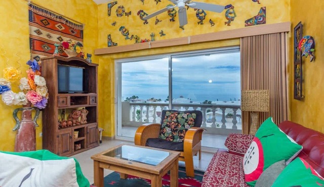 Serene & Warm 3rd Level Condo - Corona del Mar 302