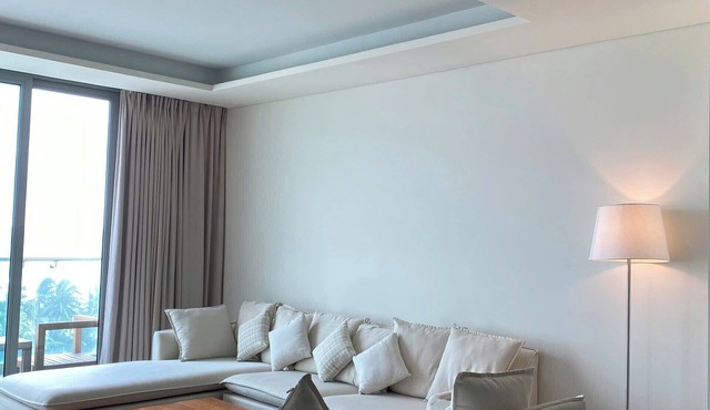 Serviced Aparthotel - 2 bedrooms, 3 balconies, beachfront, central, rooftop pool