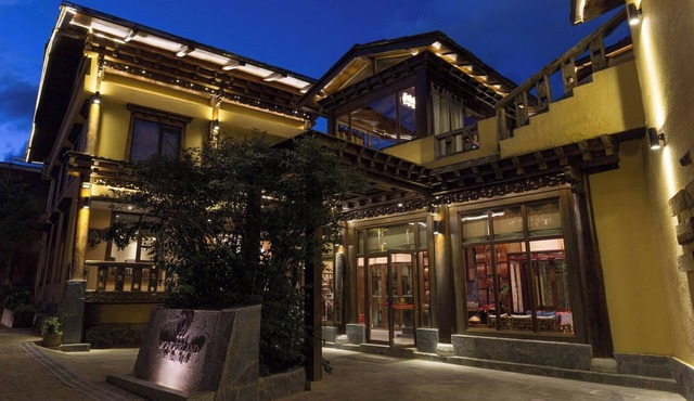 Shangri-La Moon Tibetan Boutique Hotel