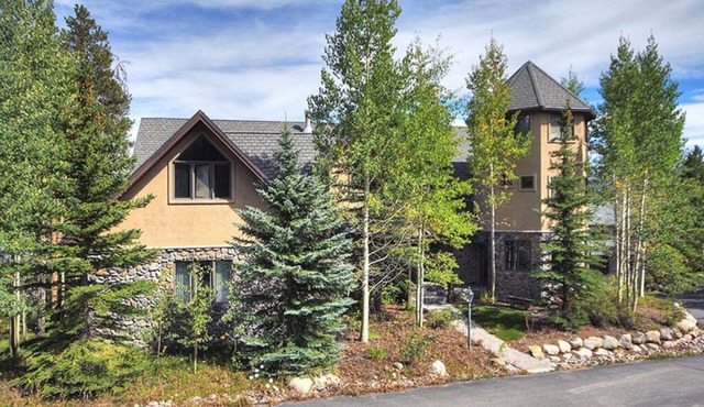 Ski In/Out-Sleeps 18, 9,000 Sq Ft-Hot Tub-Pool Table-Mtn Views-Theatre Rm in Breckenridge